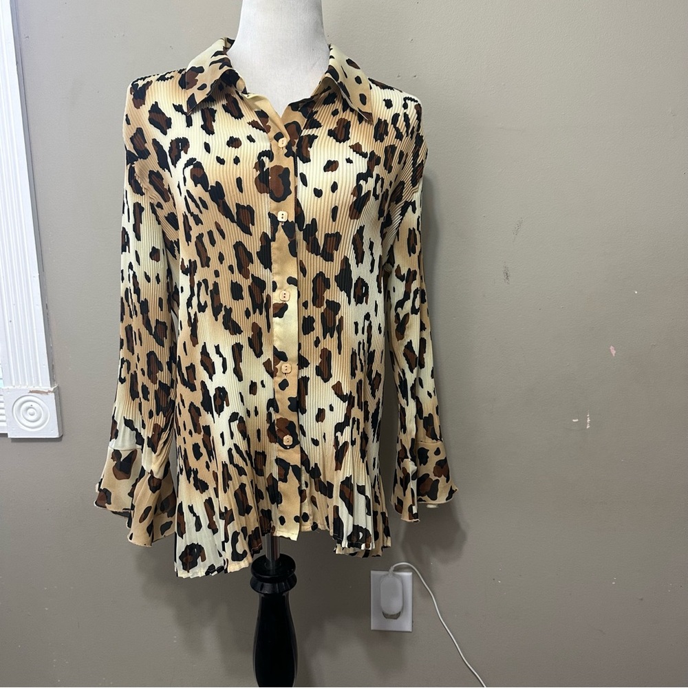 Cato‘s women’s size 18/20 pleated leopard print blouse with floaty sleeves